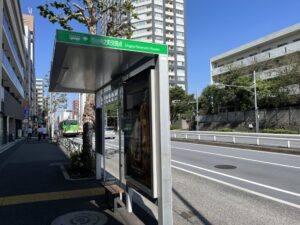 市谷仲之町交差点のバス停